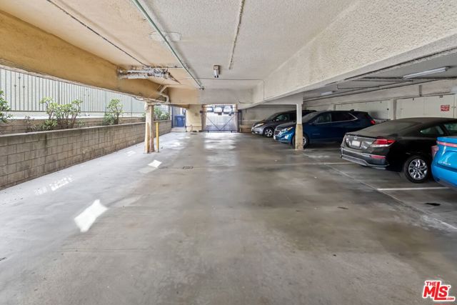3329 Keystone Avenue, Los Angeles CA: https://media.crmls.org/mediaz/2dae314f-1aaf-4f16-a5ae-dded625ece28.jpg