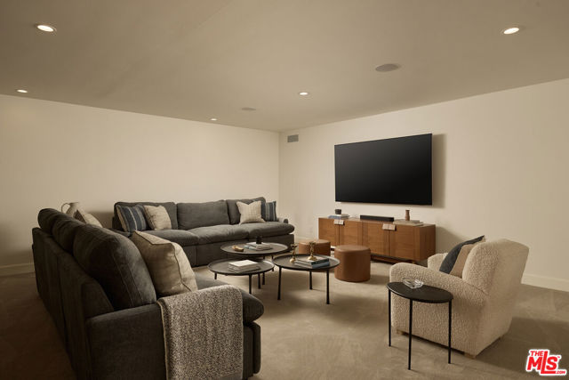 6 Bed Home for Sale in Los Angeles, California