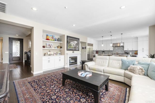 Detail Gallery Image 11 of 41 For 9815 Fox Valley Way, San Diego,  CA 92127 - 4 Beds | 3 Baths