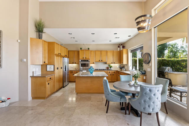 79918 Mission E Drive, La Quinta CA: https://media.crmls.org/mediaz/2dae690e-9e3c-4f66-8579-befa654b2bd5.jpg