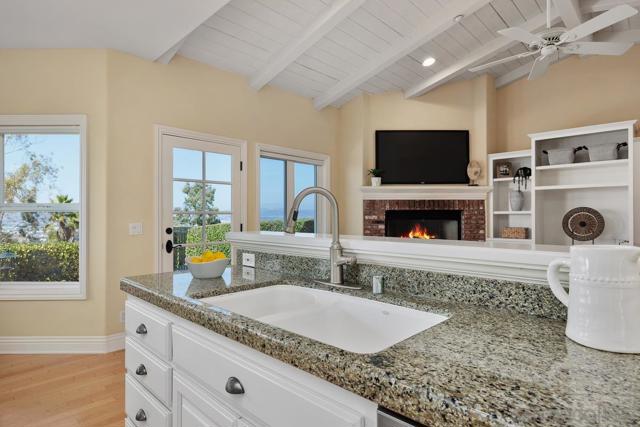 1324 Vista Colina Dr, San Marcos CA: https://media.crmls.org/mediaz/2daecbe6-fc0d-496a-9134-5e5c0e3935e3.jpg