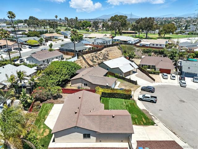 1285 Waxwing Ln, Chula Vista CA: https://media.crmls.org/mediaz/2daee8b8-71c3-4c70-9d59-6a790e38bfba.jpg