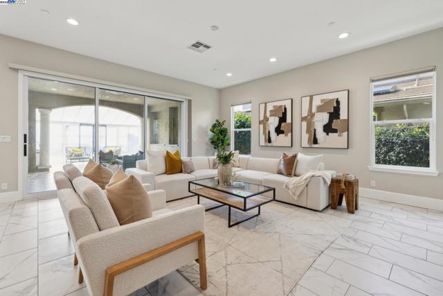 Image 5 of 60 For 31 Stirling Way