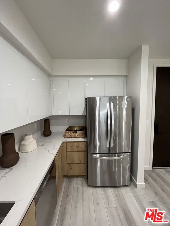 124 S Croft Avenue, Los Angeles CA: https://media.crmls.org/mediaz/2daf3280-8682-47af-9b18-81d245d17b81.jpg