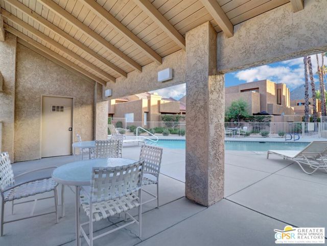 73429 Foxtail Lane, Palm Desert CA: https://media.crmls.org/mediaz/2daf64f1-0103-4457-9dc7-108fdc795a09.jpg