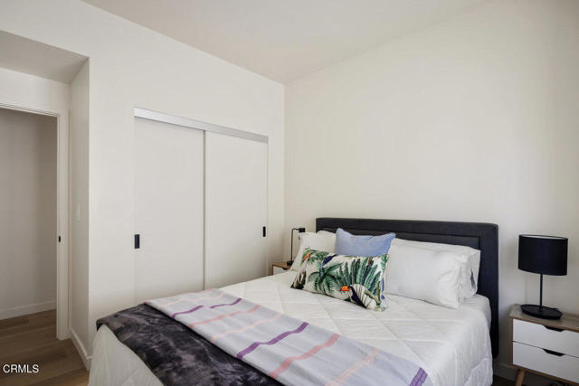 Detail Gallery Image 4 of 7 For 2911 1/2 N Coolidge Ave, Los Angeles,  CA 90039 - 2 Beds | 2 Baths