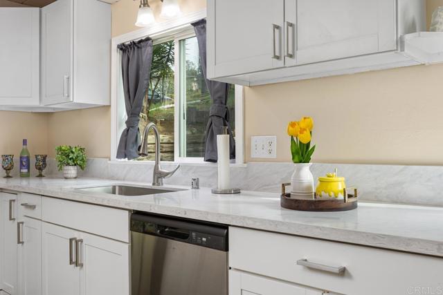 Detail Gallery Image 13 of 32 For 921 Lemon Avenue, Vista,  CA 92084 - 4 Beds | 1/1 Baths