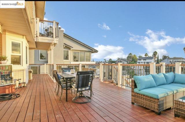 4930 Discovery Pt, Discovery Bay CA: https://media.crmls.org/mediaz/2dafaaf2-9c94-4271-b1e6-aebb83aa63f4.jpg