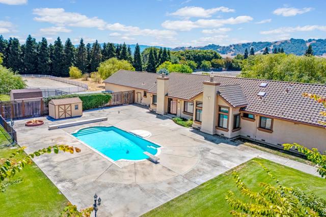 12320 Highland Estates Lane, San Martin CA: https://media.crmls.org/mediaz/2daff368-fe9d-42f0-85e5-2925977e8d0d.jpg