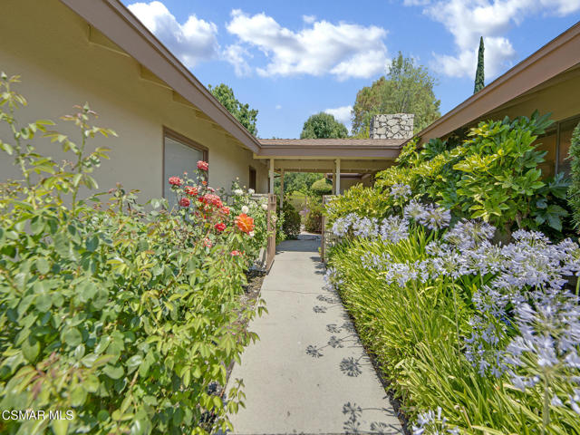 5448 Bothwell Road, Tarzana CA: https://media.crmls.org/mediaz/2db00834-cc24-4d00-b926-a268701ccc09.jpg