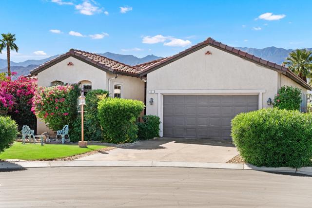 5 Lake Louise Court, Rancho Mirage CA: https://media.crmls.org/mediaz/2db07c0e-1d35-4f0e-916e-2174fa71b2ca.jpg