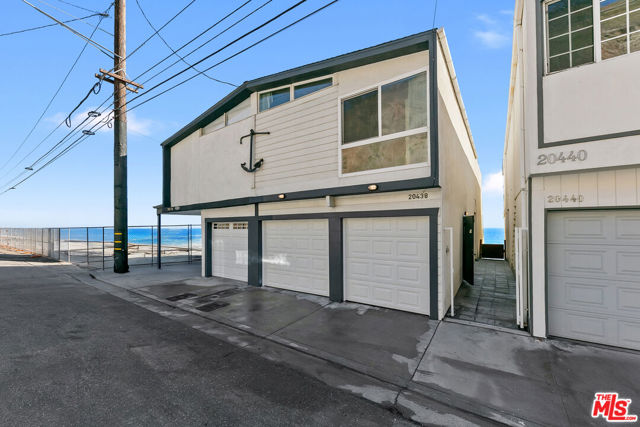 20438 Pacific Coast Highway, Malibu CA: https://media.crmls.org/mediaz/2db139e6-6422-4917-94b5-5a17d6ee278a.jpg