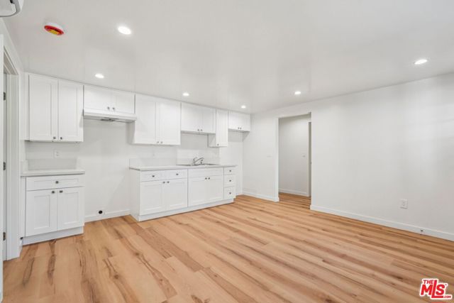 2922 8th Avenue, Los Angeles CA: https://media.crmls.org/mediaz/2db15b7b-ec5b-4995-8608-31c2789441ec.jpg