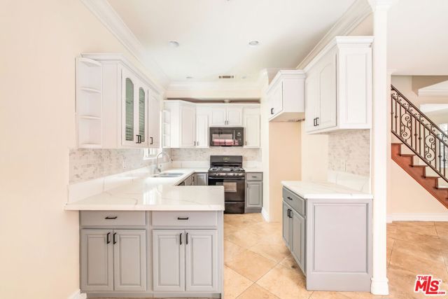 13743 Cordary Avenue, Hawthorne CA: https://media.crmls.org/mediaz/2db22c1e-902c-4838-a6f9-672ce6363023.jpg