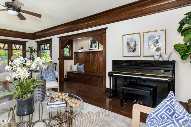 Detail Gallery Image 10 of 60 For 1361 Ridge Way, Pasadena,  CA 91106 - 5 Beds | 4/2 Baths