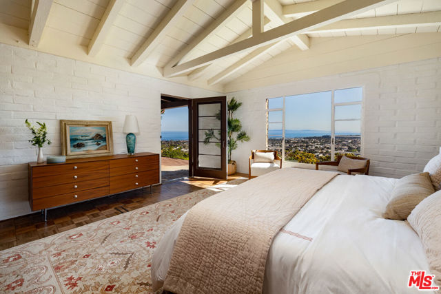 98 Loma Media Road, Santa Barbara CA: https://media.crmls.org/mediaz/2db2b280-dbe5-4c78-af1b-67261cb00747.jpg