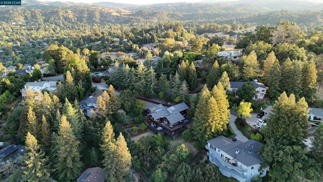 130 Hillcroft Way, Walnut Creek CA: https://media.crmls.org/mediaz/2db39ed4-a784-4fcd-9268-4825a7872d67.jpg