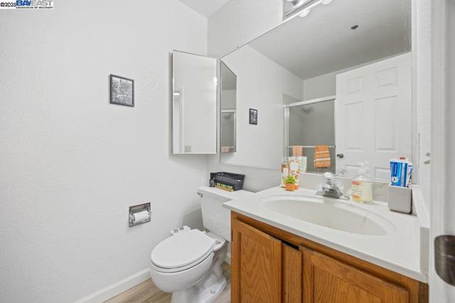 21000 Ocean View Dr, Hayward CA: https://media.crmls.org/mediaz/2db3ca38-3094-452b-ae68-4d8a380345fc.jpg