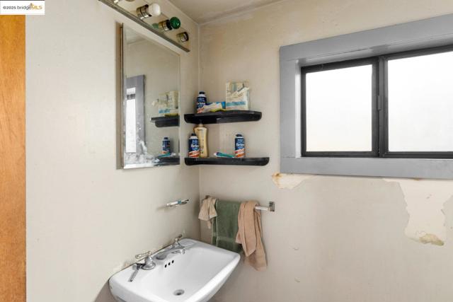 2331 San Pablo Ave, Berkeley CA: https://media.crmls.org/mediaz/2db476d2-77bb-414c-ae13-94fc1ba7f0e9.jpg
