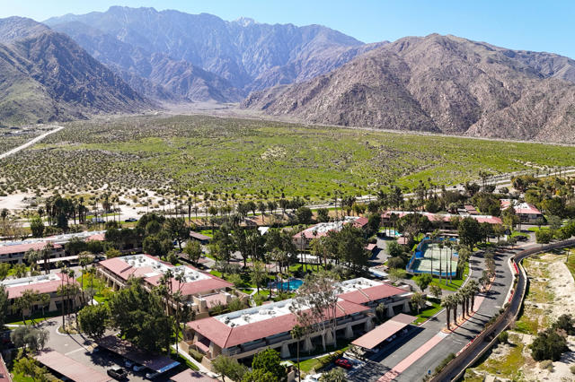 675 N Los Felices W Circle, Palm Springs CA: https://media.crmls.org/mediaz/2db4998f-d499-4a9f-b5c7-c60452d02e8a.jpg