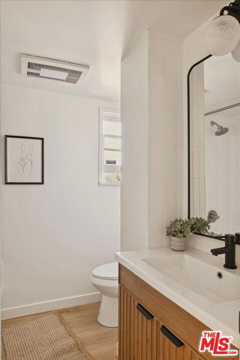 2467 Silver Ridge Avenue, Los Angeles CA: https://media.crmls.org/mediaz/2db49b66-49c9-41ec-8578-e6dd8a9d6652.jpg