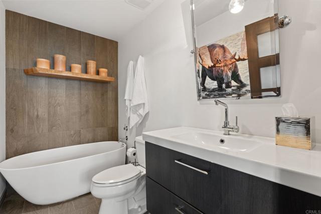 877 Island Avenue, San Diego CA: https://media.crmls.org/mediaz/2db4e5ac-a818-43be-b778-6b4e46f8cf1f.jpg