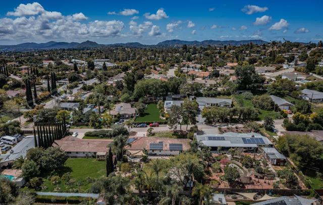 1654 Palomino Ln, Escondido CA: https://media.crmls.org/mediaz/2db51d56-34ab-4c2a-9c81-7d21de930435.jpg