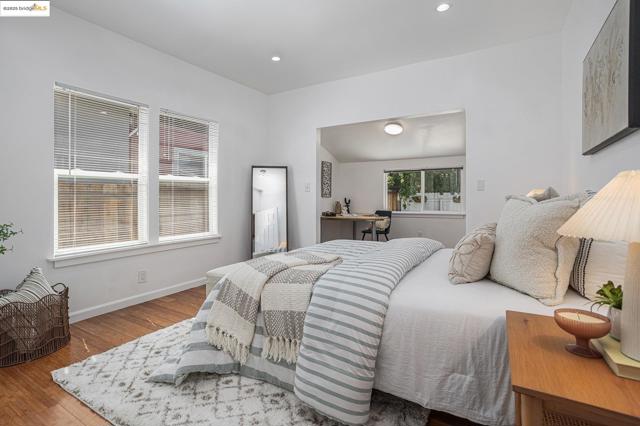 879 45Th St, Oakland CA: https://media.crmls.org/mediaz/2db51fc0-8b01-4f5a-9bb2-73ba8929b554.jpg