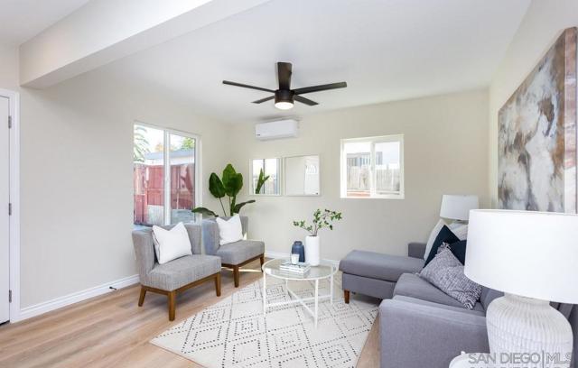 924 Florida St, Imperial Beach CA: https://media.crmls.org/mediaz/2db57278-0eb5-44d6-a6ed-bedac4d6b257.jpg