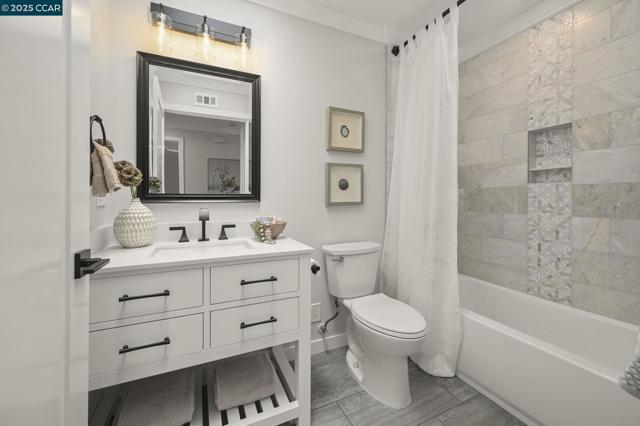 3209 Golden Rain Rd, Walnut Creek CA: https://media.crmls.org/mediaz/2db611a6-8d78-41d8-8b82-8590a352339a.jpg