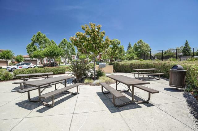 2555 Muirfield Way, Gilroy CA: https://media.crmls.org/mediaz/2db64b4e-bd69-4ef6-be94-ab394085161e.jpg