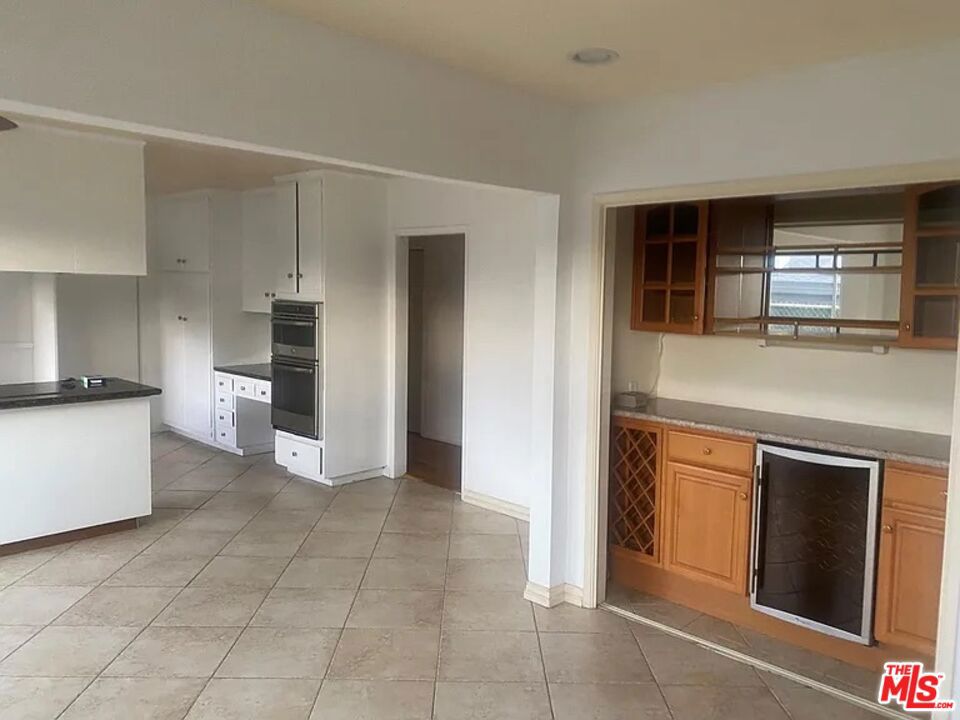 https://media.crmls.org/mediaz/2db6c991-479c-44fb-98d5-2d7ddafc39a5.jpg?preset=X-Large