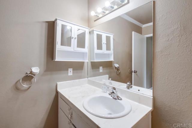 Home for Sale in Lakeside
