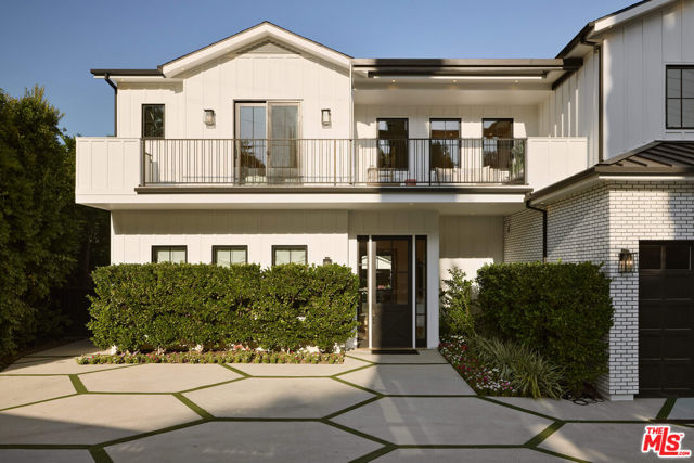 4634 White Oak Avenue, Encino CA: https://media.crmls.org/mediaz/2db7528f-722a-4760-8535-2d7c7202c7f8.jpg