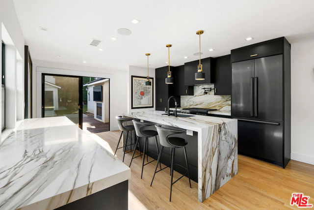 5319 West Boulevard, Los Angeles CA: https://media.crmls.org/mediaz/2db791be-c203-489a-ad7a-d49788c5cb5e.jpg