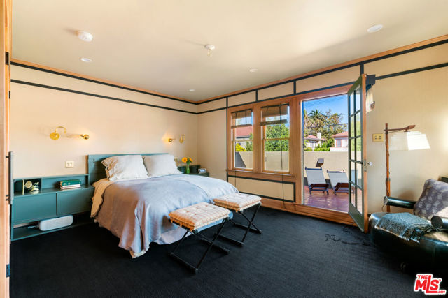 1672 Buckingham Road, Los Angeles CA: https://media.crmls.org/mediaz/2db7931e-339d-47bd-8202-c2bd898131ca.jpg