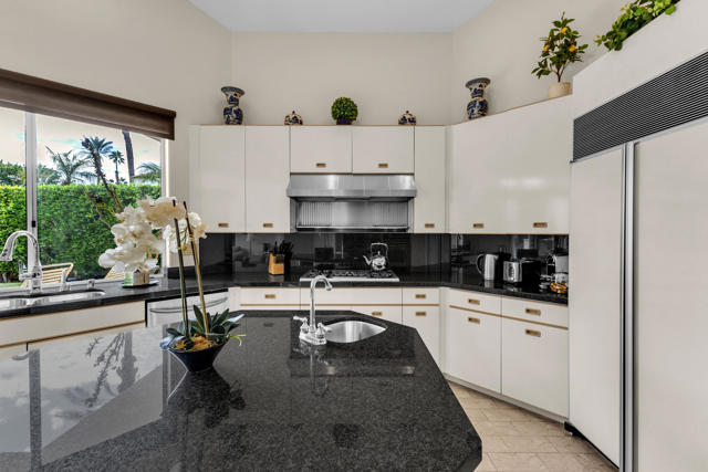 75273 Spyglass Drive, Indian Wells CA: https://media.crmls.org/mediaz/2db980bb-17f5-4f84-a23b-0f38ea030de3.jpg