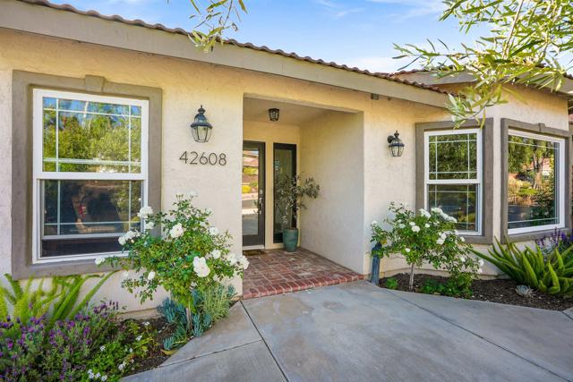 42608 Remora St, Temecula CA: https://media.crmls.org/mediaz/2db9849a-77a4-46d4-a9ca-5b50aabca3fb.jpg