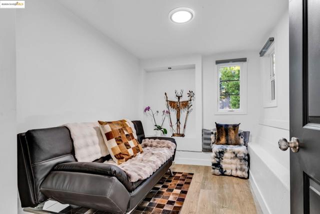 6141 Merriewood Dr, Oakland CA: https://media.crmls.org/mediaz/2db9adcd-13cc-4314-8a54-6a79037abcfa.jpg