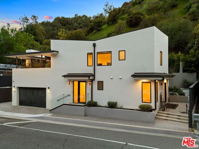 913 913 1/2 N Beverly Glen Boulevard, Bel Air CA: https://media.crmls.org/mediaz/2dba0341-d11d-4481-a037-3d093809fef3.jpg