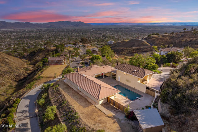 1140 San Clemente Way, Camarillo CA: https://media.crmls.org/mediaz/2dba1543-0d82-4a8b-9a91-a4d6692f168e.jpg
