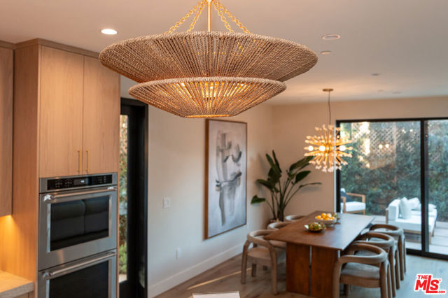 1008 Oakwood Avenue, Venice CA: https://media.crmls.org/mediaz/2dba499b-355a-421b-a836-73b5358ac524.jpg