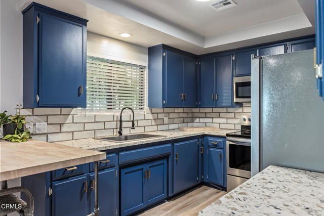 385 Cliff Drive, Pasadena CA: https://media.crmls.org/mediaz/2dbac5ae-7e0b-48ed-a8ab-9a897e2b0c39.jpg