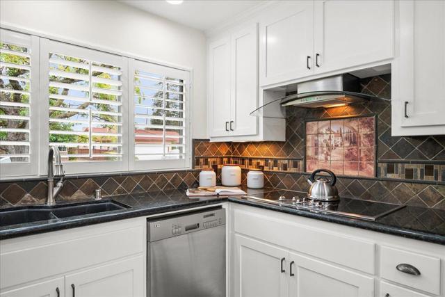 952 Fairfield Avenue, Santa Clara CA: https://media.crmls.org/mediaz/2dbb52e0-1ad3-414c-84e4-0edadb0fdaeb.jpg