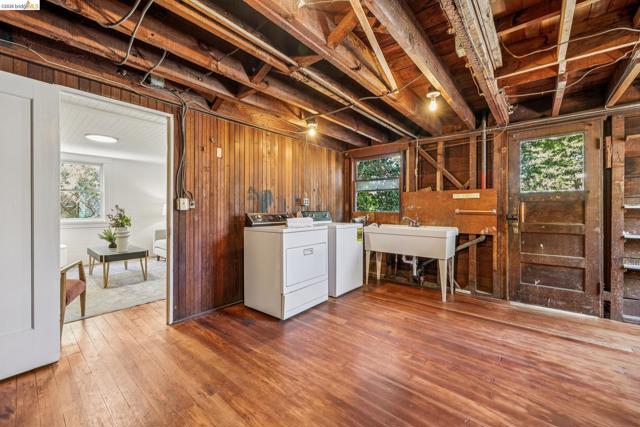 21 Portsmouth Road, Piedmont CA: https://media.crmls.org/mediaz/2dbb56fa-12d5-419d-a2bf-d3b403aaca97.jpg