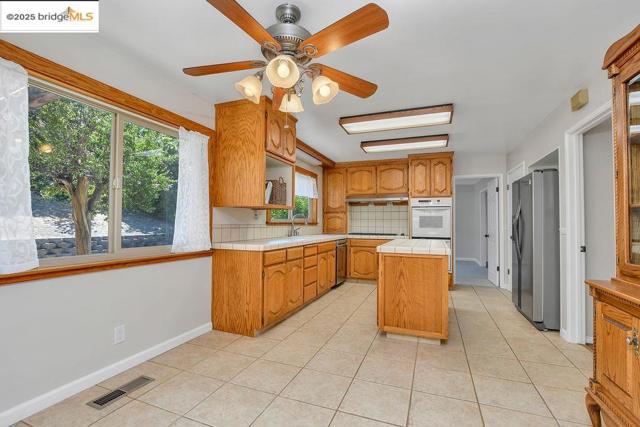232 Boulder Drive, Antioch CA: https://media.crmls.org/mediaz/2dbb5913-d0dd-452d-9e1a-41c210fcdf14.jpg