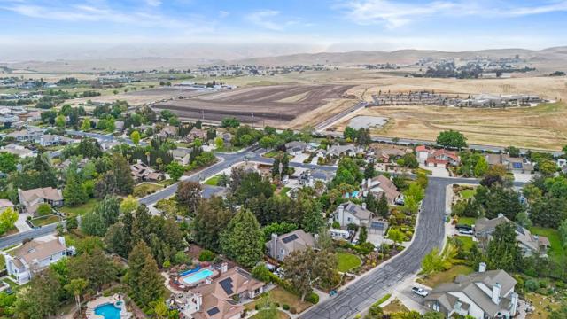 151 Tierra Del Sol, Hollister CA: https://media.crmls.org/mediaz/2dbb6ac4-588f-46d8-8908-9446c528f75f.jpg
