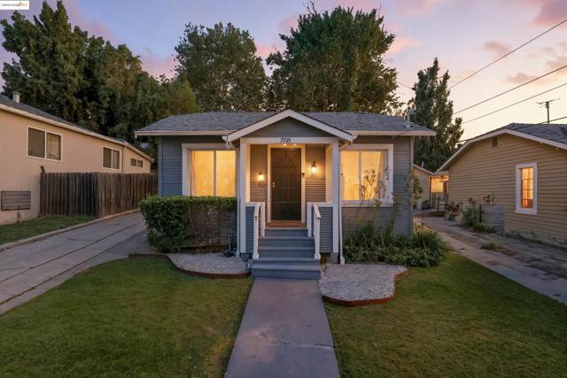 2721 Oliver Ave, Oakland CA: https://media.crmls.org/mediaz/2dbbbc7b-810c-4cfa-b716-0cdc644a434f.jpg