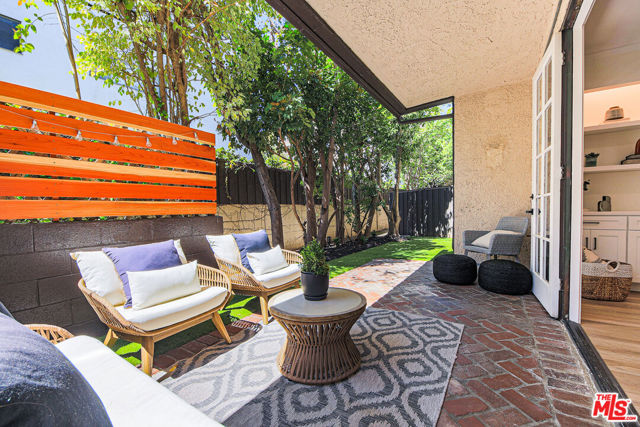 133 S Oakhurst Drive, Beverly Hills CA: https://media.crmls.org/mediaz/2dbbd4d5-175f-461b-89cc-0c4720191d2b.jpg