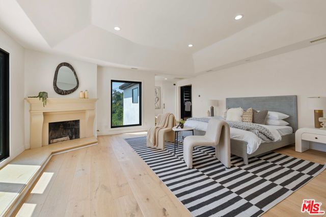 1648 Summitridge, Beverly Hills CA: https://media.crmls.org/mediaz/2dbbe563-ddf6-4ae4-bd15-e0970edd4fcf.jpg